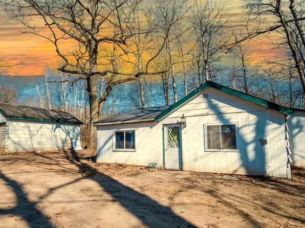 5752 N Eberhart Ave, Harrison, MI 48625