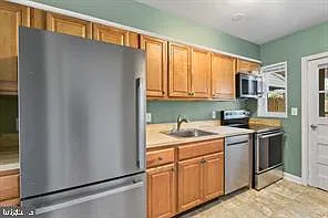 3 bed, 1.5 bath, 1182 sqft, $1,900 — Photo 4