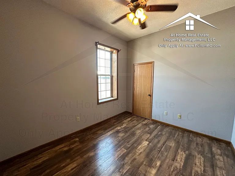103 E 10th St #21 — Photo 13