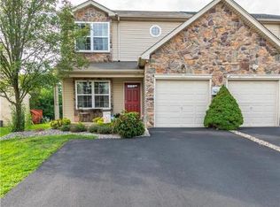5615 Stonecroft Ln, Allentown, PA 18106