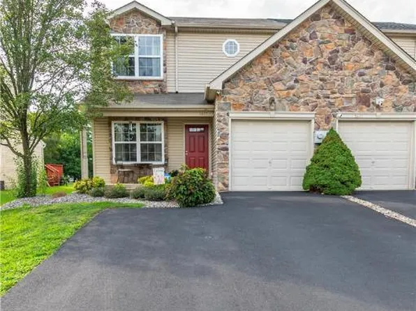 5615 Stonecroft Ln, Allentown, PA 18106