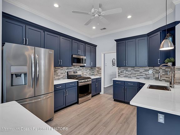 3rd image of 29 Silverspring Dr