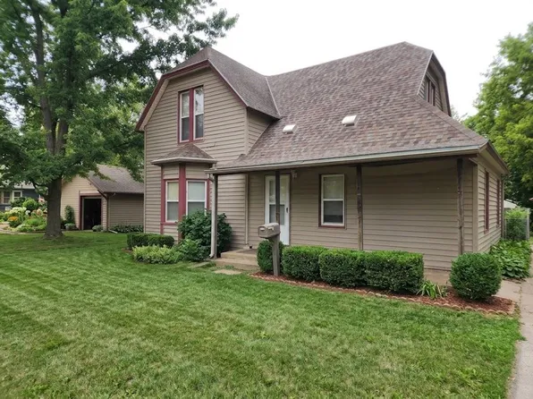718 W Lyons Rd, Lyons, KS 67554