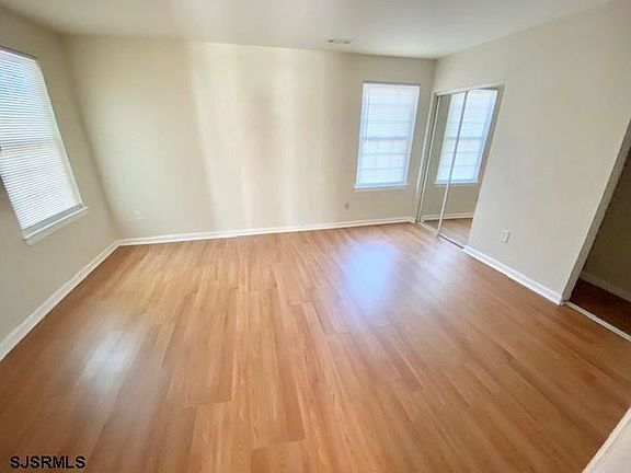4th image of 101 Waterview Dr #13