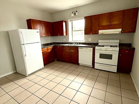 3rd image of 6141 S Woodlawn Ave APT 3