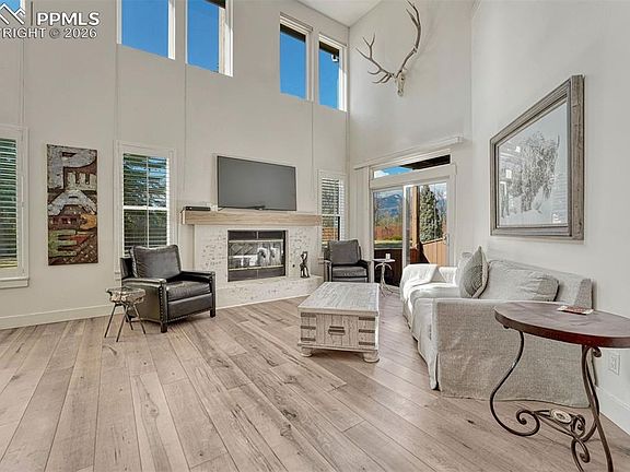 3rd image of 2326 Wood Ave