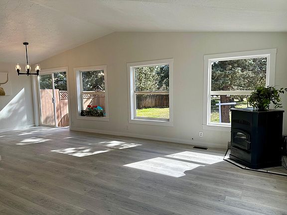 3rd image of 9065 SW Panorama Rd
