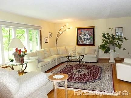 Living Room
						:
						with bow window