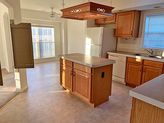 2nd image of 44 Aaron Ln #4