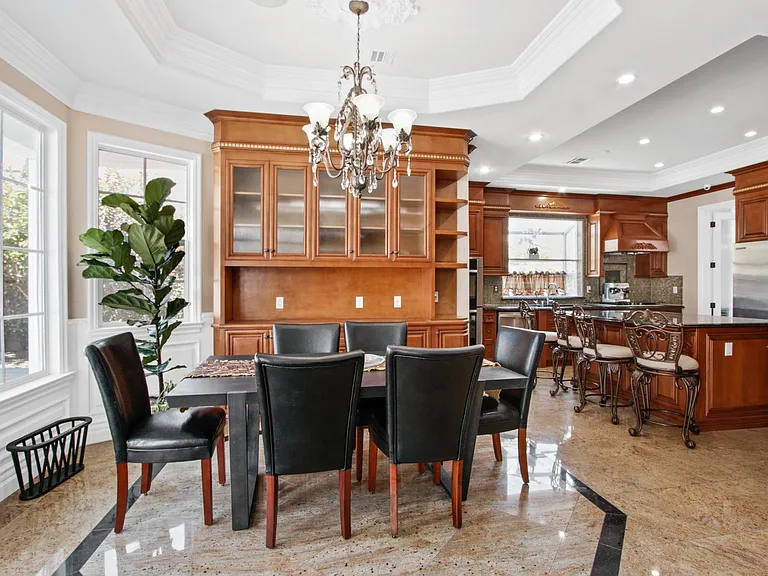 Breakfast Nook Dinning Area