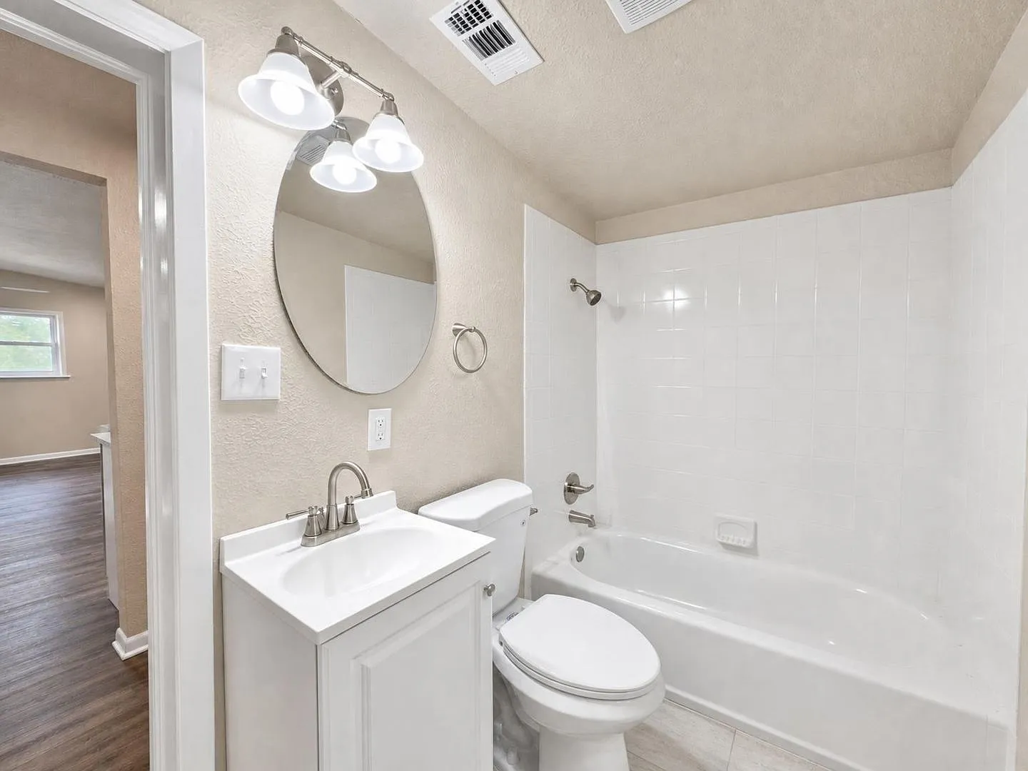 Beautifully Remodeled Home in Highland Park Addition! — Photo 3