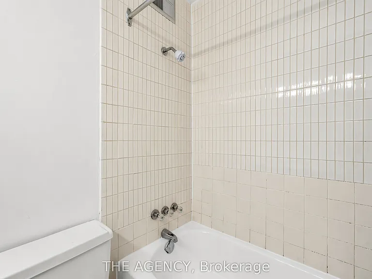 2360 Dundas St W #1019B — Photo 13