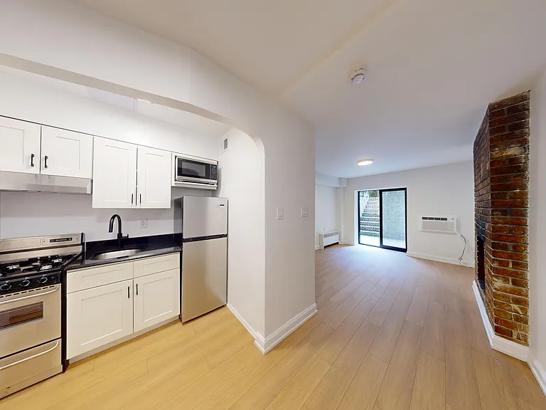 227 E 11th St #B1 — Photo 12