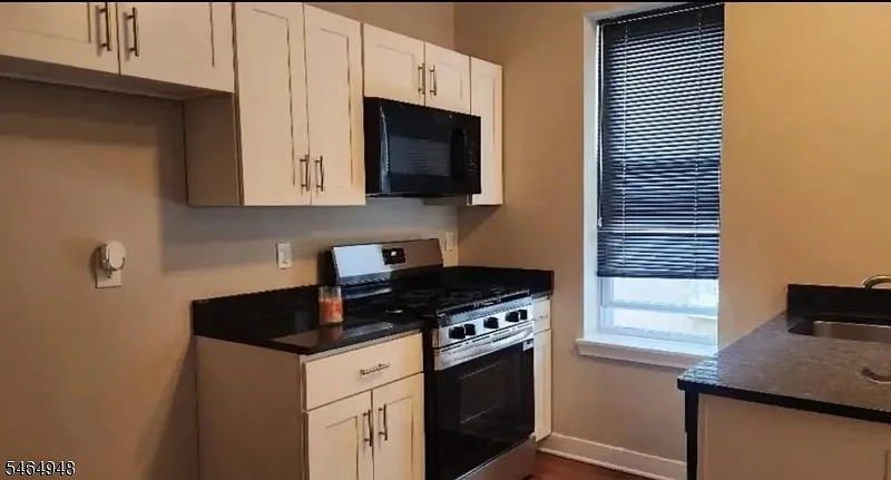 3 bed, 2.0 bath, $2,150 — Photo 2
