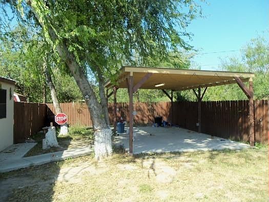 2nd image of 515 Loya St