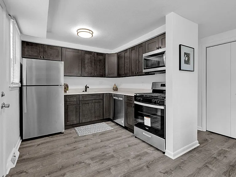 501-513 Sharon Rd — Photo 1