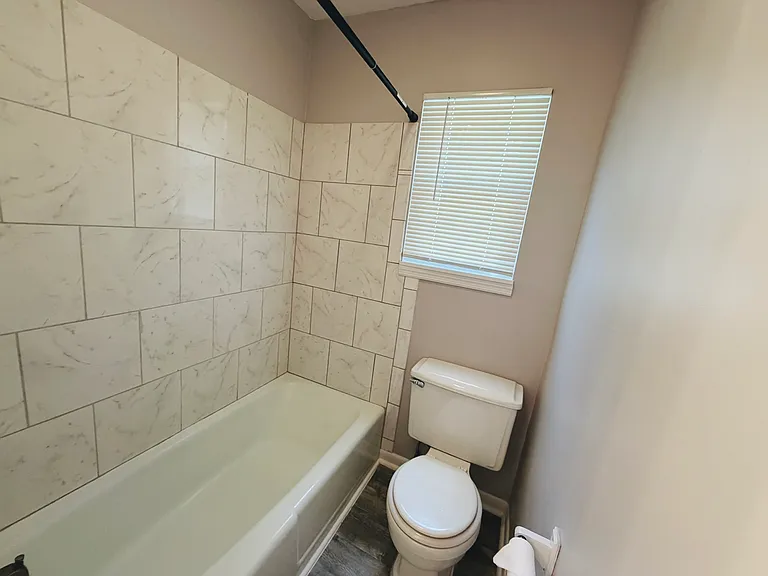 3517 Plum Cres — Photo 17