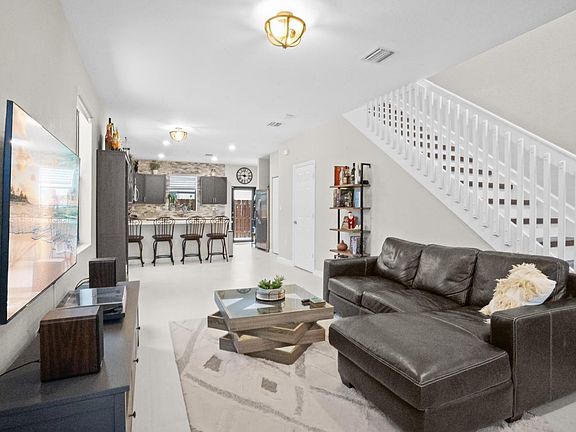 5th image of 516 SW 19 Way #516