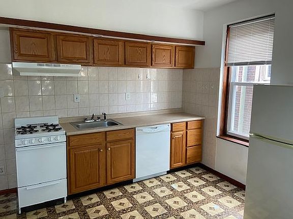 2nd image of 850 N 22nd St #3R