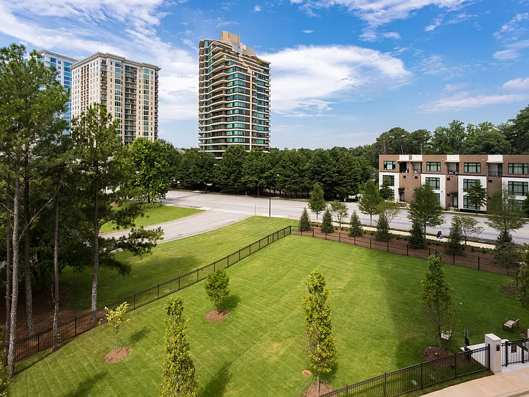 The Huntley Luxury Apartments — Photo 46