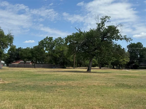 105 Smallwood Dr, Westworth Village, TX 76114