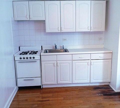 2nd image of 3204 N Broadway St #8can1e305