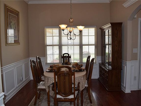 4th image of 2803 Samantha Ln