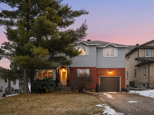 605 Rowanwood Ave, Ottawa, ON K2A 3E3