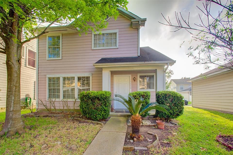 1st image of 15850 E Park Ct