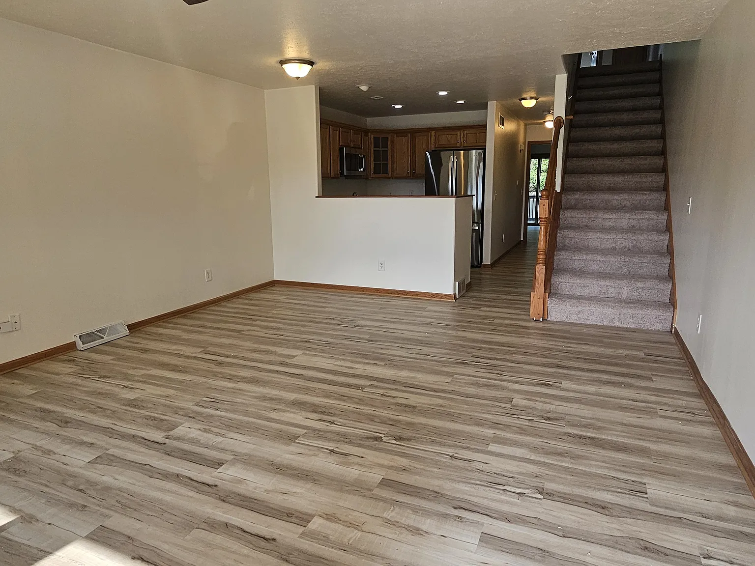 Completely updated 3 bed 2.5 bath townhome! — Photo 4