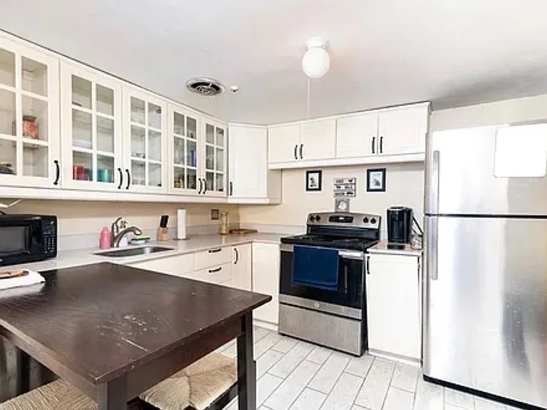 20 Miller St #1 — Photo 3