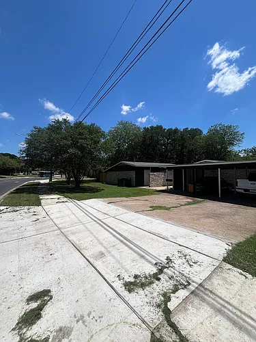 2305 Western Trails Blvd #B Photo 1