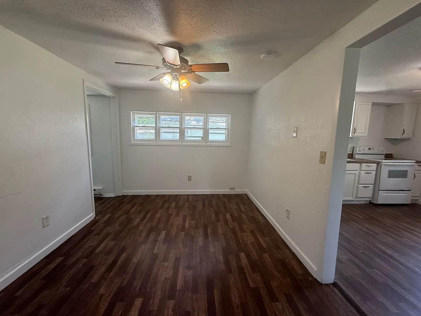 Cozy 2 Bedroom house for Rent Just minutes from Springfield Botanical Gardens — Photo 3