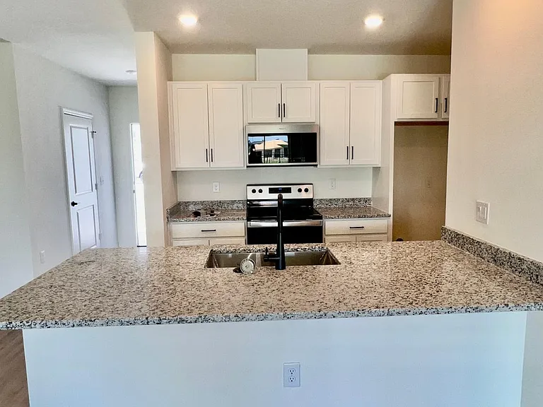 703 Stoney Point Cir — Photo 8