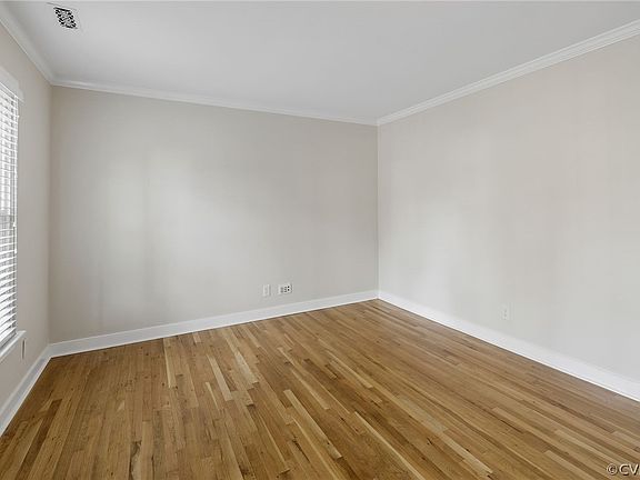 4th image of 557 Glenmeadow Ter