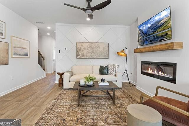 This house is a 5 bedroom(s), 8 bathrooms, located in