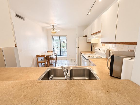 5th image of 3555 Lucerne Park Drive