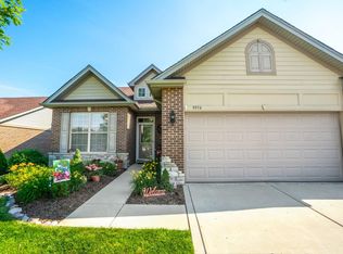 9954 Prairie Knl, Saint John, IN 46373