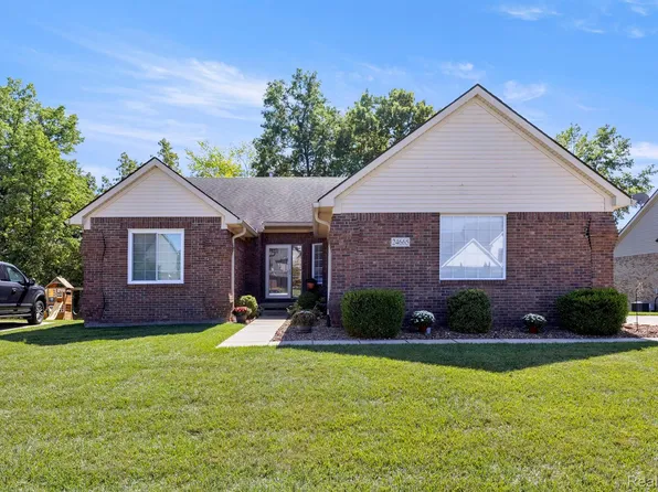 24665 Parklane Dr, Flat Rock, MI 48134