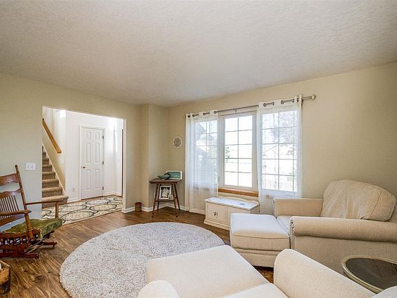 4th image of 205 Rogers Dr