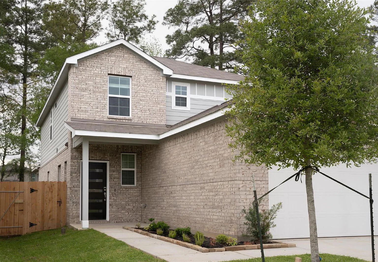 Beautiful 4 bed, 2.5 bath home in Lakes at Black Oak!! — Photo 1