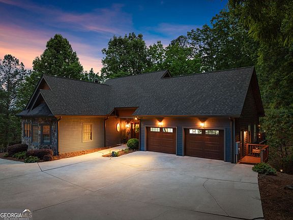 2nd image of 415 Yates Cir