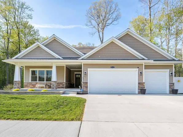 35133 Woodside Cir, Richmond, MI 48062