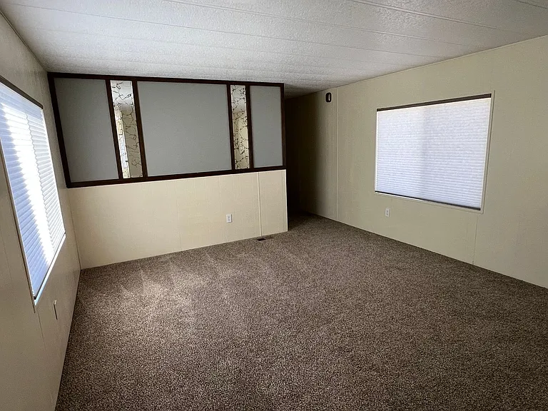 4366.1t - 829 West Harbeck Rd. — Photo 11