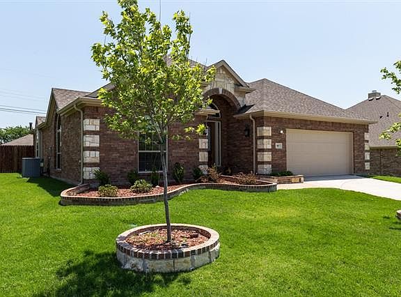 2nd image of 907 Christopher Dr