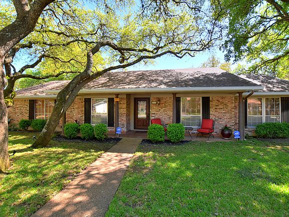 2nd image of 10710 Fountainbleu Cir