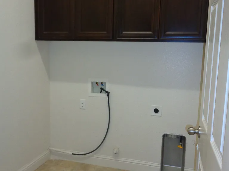 2140 Cling Dr — Photo 13