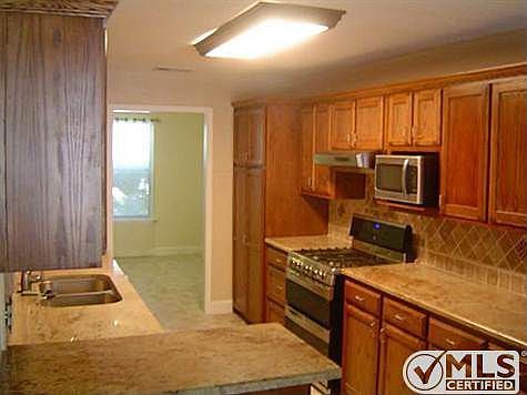 4th image of 431 Longworth Blvd