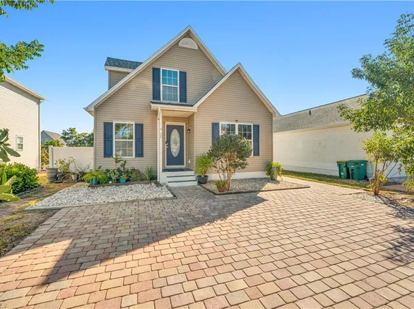 150 Leawood CIR, NAPLES, FL 34104