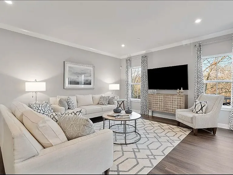 Plaza Townhomes — Photo 5